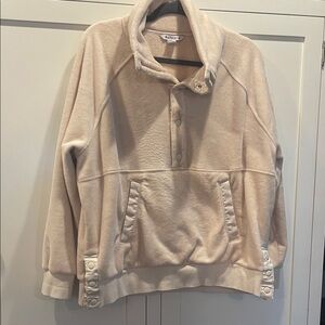 Athleta women’s Cream Fleece Pullover, size Large